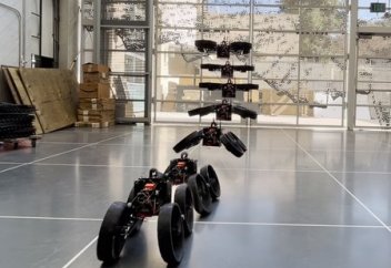 Ұшып бара жатып өзге пішінге енетін робот құрастырылды (видео)