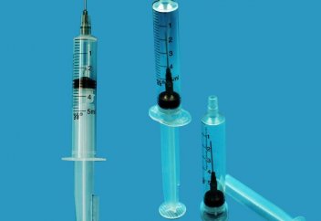 Мұсылман елі бір жолғы шприцтен бас тартып, қауіпсіз, өздігінен істен шығатын шприцті пайдаланады