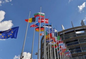 Разное: В Европарламенте разработали стратегию борьбы с исламофобией