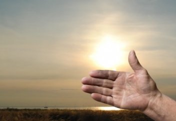 Қашан күн бататынын саусақпен білу әдісі