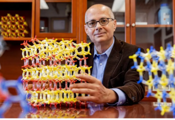 От палестинского беженца до лауреата Нобелевской премии: невероятный путь Омара Яги