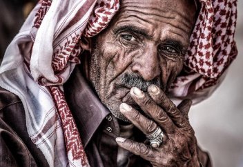 Человек, умащивавший свои усы