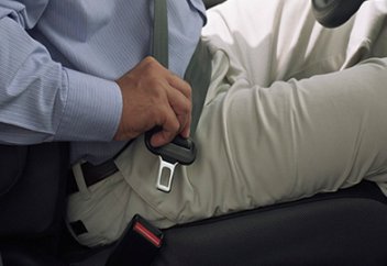 Является ли самоубийцей тот, кто погиб из-за того, что не пристегнул ремень безопасности?