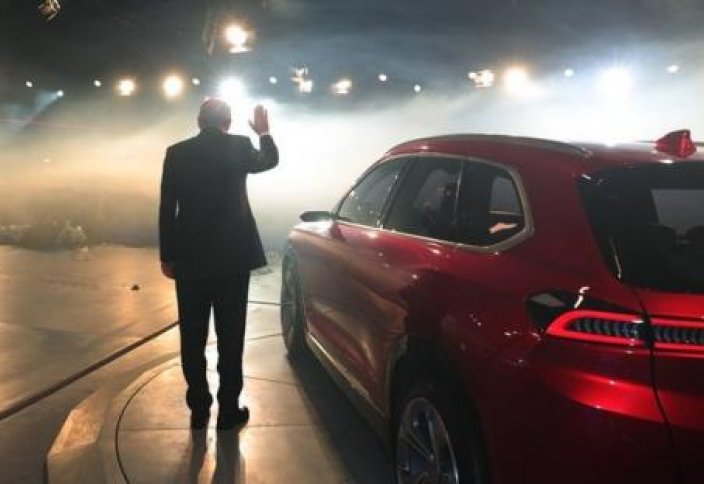 Разное: Эрдоган сел за руль первого турецкого электромобиля (видео)