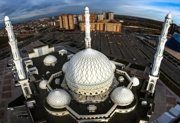 Тарауих намазын 8 рәкәғат оқып қойдым, күнә бола ма? 20 рәкәғат оқу бидғат па?