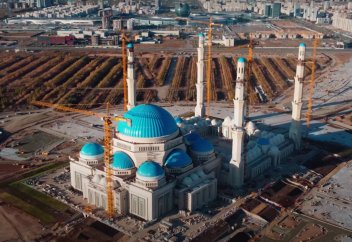 Елордадағы жаңа мешіттің төбеден түсірген бейнетаспасы жарияланды