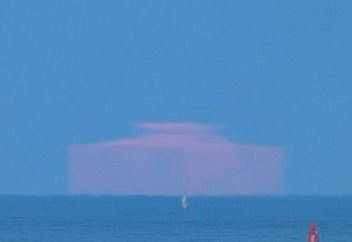 В США сфотографировали прямоугольную луну-«айсберг»