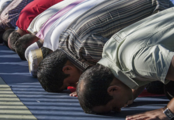 Уволенные за намаз мусульмане оставили работодателя без ничего