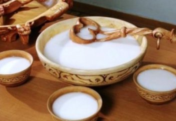 Eл іші: Жамбылдық шаруа қымызбен емдейтін сауықтыру кешенін ашты