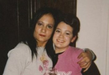 Әжімнен қорқып, 40 жыл езу тартпаған әйел