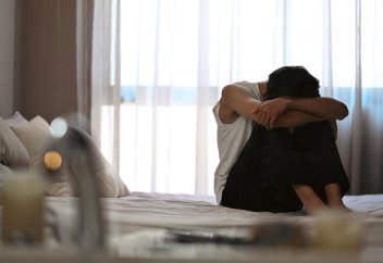 Балалық шақтағы жалғыздық қартайғанда алжу қатерін 40%-дан аса арттырады