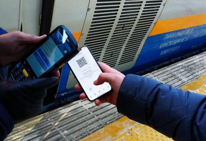 В казахстанских поездах можно ездить по электронному удостоверению личности