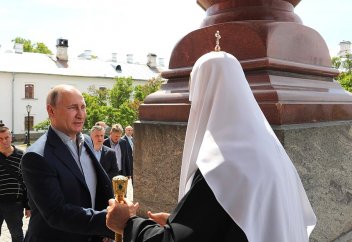 Путин монастырге үлкен яхта тарту етті (видео)