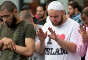 СӘЛӘФИЛІК ИДЕОЛОГИЯНЫҢ ЗИЯНЫ МЕН САЛДАРЫ