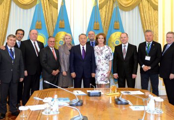 Елбасы халықаралық байқаушылармен кездесті