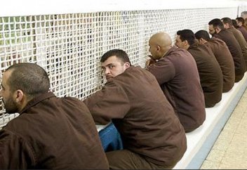 Разные: Израильские силовики намеренно подвергли палестинца воздействию коронавируса