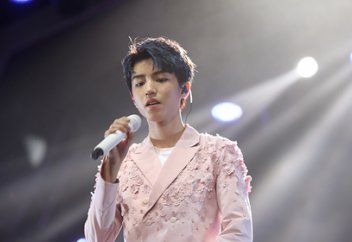 «Әйел тәрізді» ерлерді телеэкраннан көрсетуге тыйым салынды