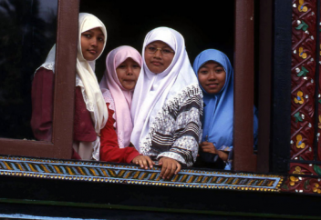 Қай мұсылман елінде билік әйелдердің қолында? (фото)