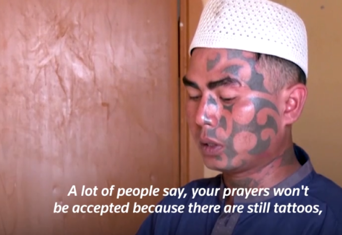 Индонезияда пластикалық хирургтар Рамазан айының құрметіне татуировканы тегін алып тастайды (видео)