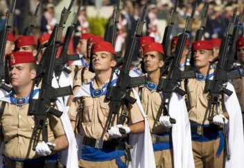 В Марокко ввели обязательную военную службу.   В армии США – эпидемия самоубийств