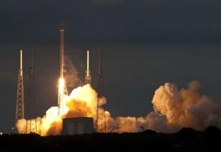 SpaceX может потерять первенство в космосе из-за новой ракеты (ВИДЕО)