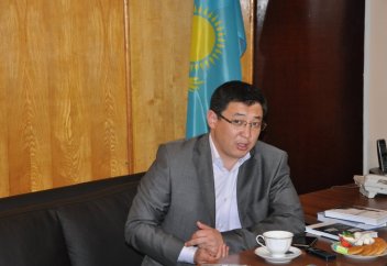 Қайрат Жолдыбайұлы: Намаз оқитын орындарды жабу экстремизммен күрестің түрі ме?