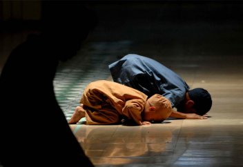 Сәждеде қазақша дұға етуге бола ма?