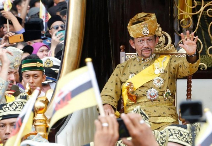 Бруней сұлтаны ең ұзақ билік еткен монарх атағын иеленді