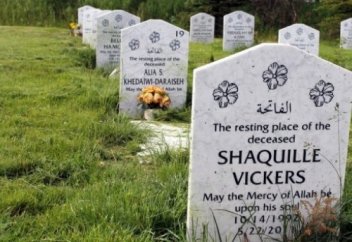 Что категорически запрещено писать на могильных камнях?