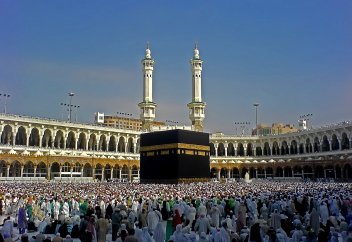 Кедей кезінде біреудің ақшасымен қажылыққа барған кісі, байығаннан кейін қайта қажылыққа баруы керек пе?