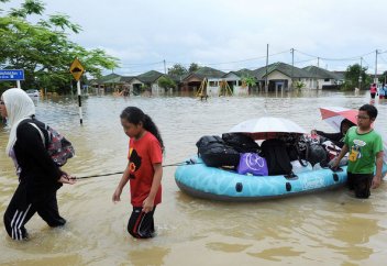 Малайзияда алапат су тасқыны болды (фото)