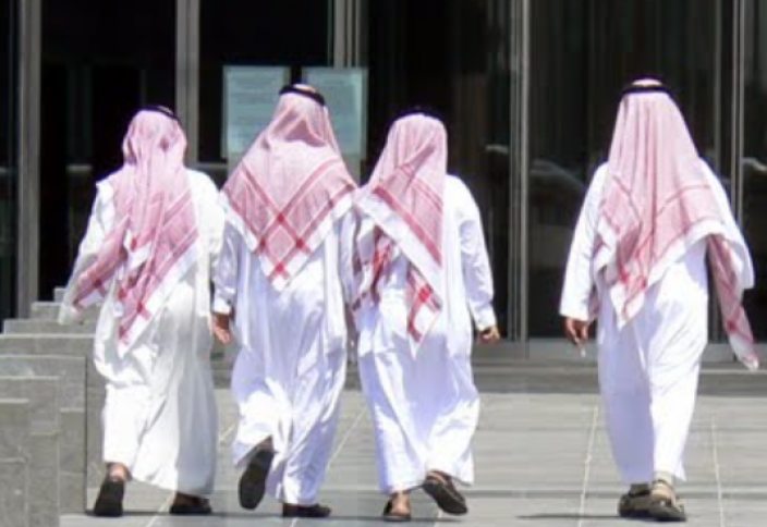 Саудовских мужчин обязали прикрыть прелести
