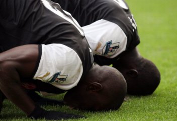 Эта футбольная команда всем составом приняла ислам