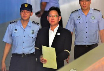"Наследника" империи Samsung приговорили к пяти годам тюрьмы