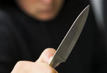 «Адамға пышақ кеземе» деген ырымның мәні