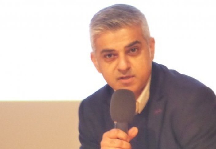 На пост мэра Лондона лидируют еврей и мусульманин