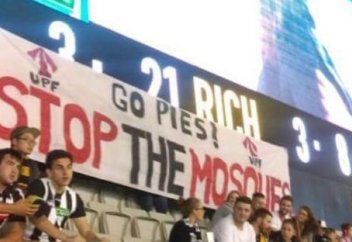 Исламофобы напомнили о себе на футбольном матче