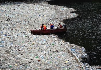 Новый континент из мусора обнаружили в Тихом океане (фото)