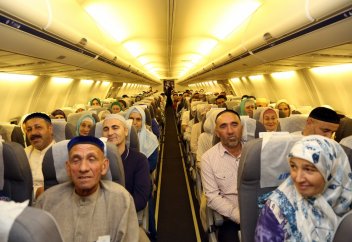 ҚАЗАҚСТАН ҚАЖЫЛАРЫ 3 ҚАЛАДАН ТІКЕЛЕЙ ТАСЫМАЛДАНАДЫ (ФОТО)