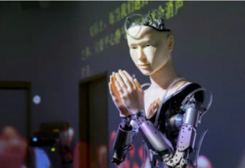 Робот адамгершілікке шақыратын болады: енді уағызды робот айтады (фото)