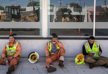Жара уничтожает мировую экономику. Как высокие температуры лишают человечество триллионов долларов и меняют планету?