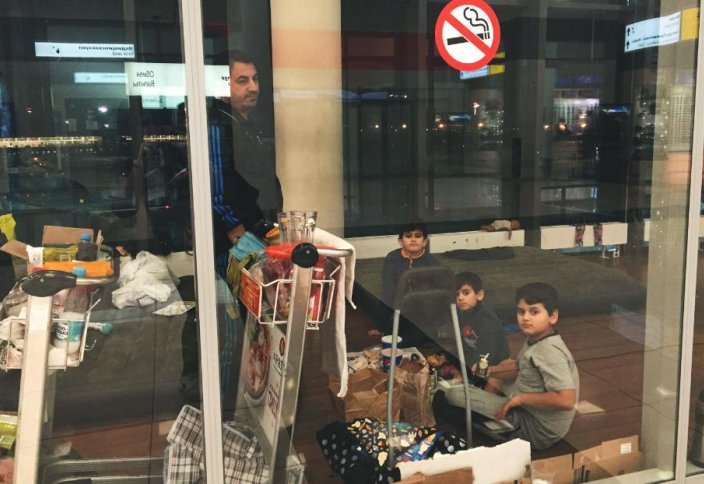 Бежавшая из Сирии уроженка Казахстана с семьей «застряли» в аэропорту Москвы (видео)