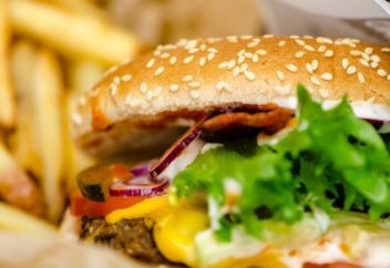 Казахстанские врачи обеспокоены проблемой ожирения среди подростков