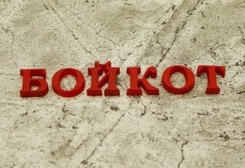 Ресей мұсылмандары бойкот жариялады: Жайнамаз бен құрбандықты келеке етті (ВИДЕО)