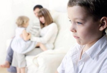 Үйдің тұңғышын тәрбиелеуде сіз жіберіп жүрген қателіктер