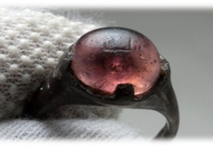 В древней могиле викингов обнаружили кольцо с надписью «для Аллаха»