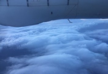 Сәті келіп темір құстың қанатын қағып....