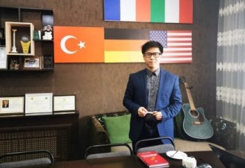 Кәріс азаматы Қордай дүнгендеріне қазақ тілін үйретпекші (Нұр-Сұлтандық полиглоттың тіл үйретудегі құпиясы)