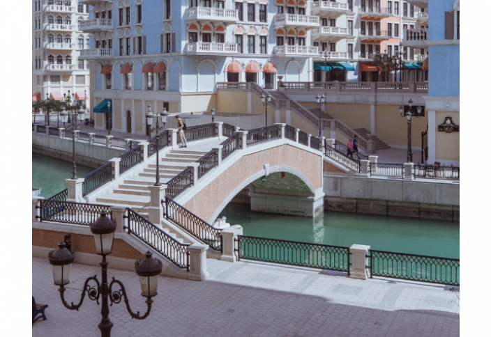 Шок: арабы построили в пустыне точную копию Венеции! Только там нет людей (фото)