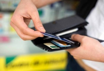 Жұмысқа тұрғанда банк картасын жаңадан ашуды талап еткені дұрыс па?